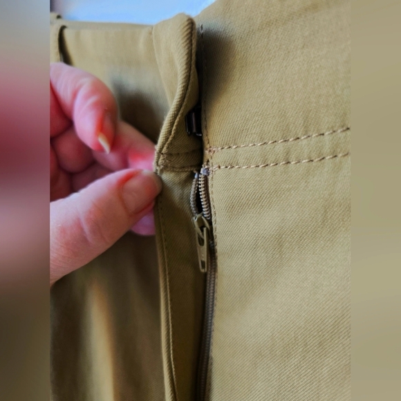 Massimo Dutti Elegant Safari Khaki Green Straight Skirt, Size XL - Picture 4 of 9